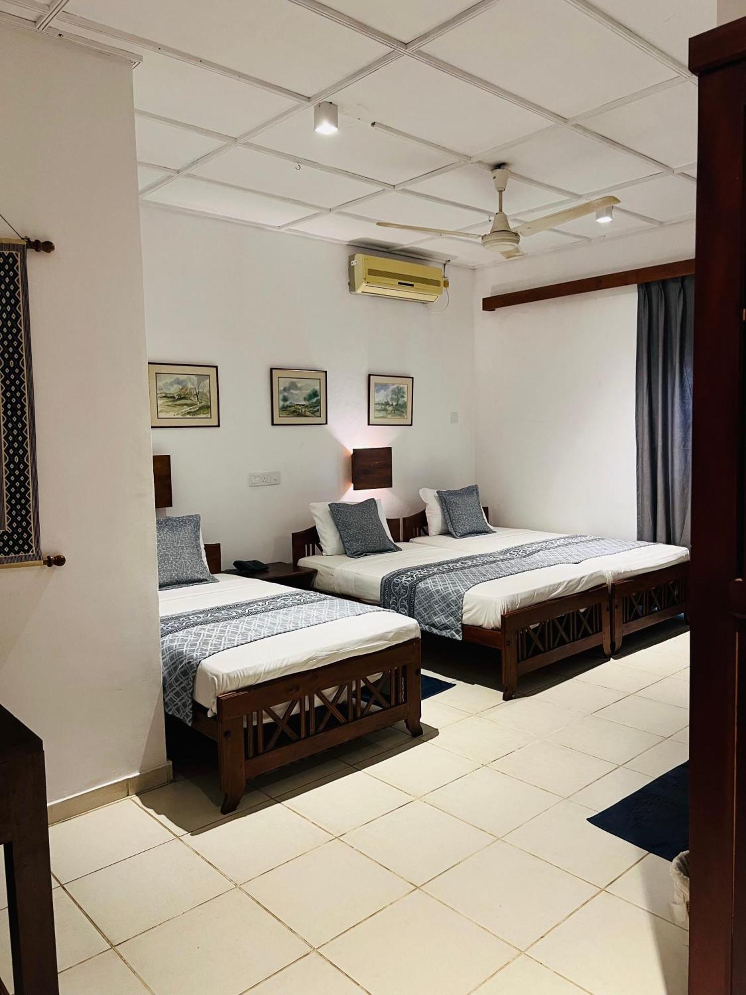 Hotel Sunflower Kataragama Exterior photo