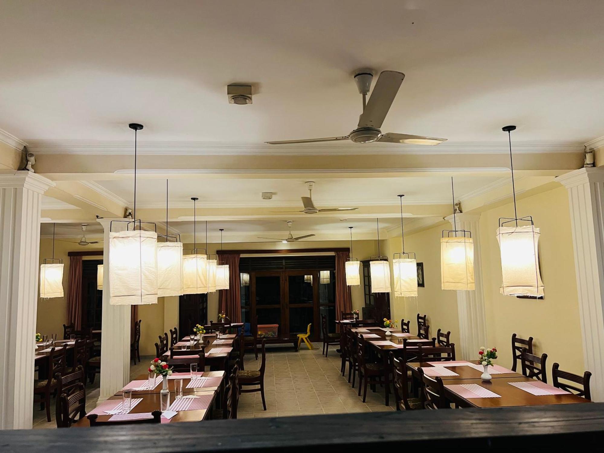 Hotel Sunflower Kataragama Exterior photo