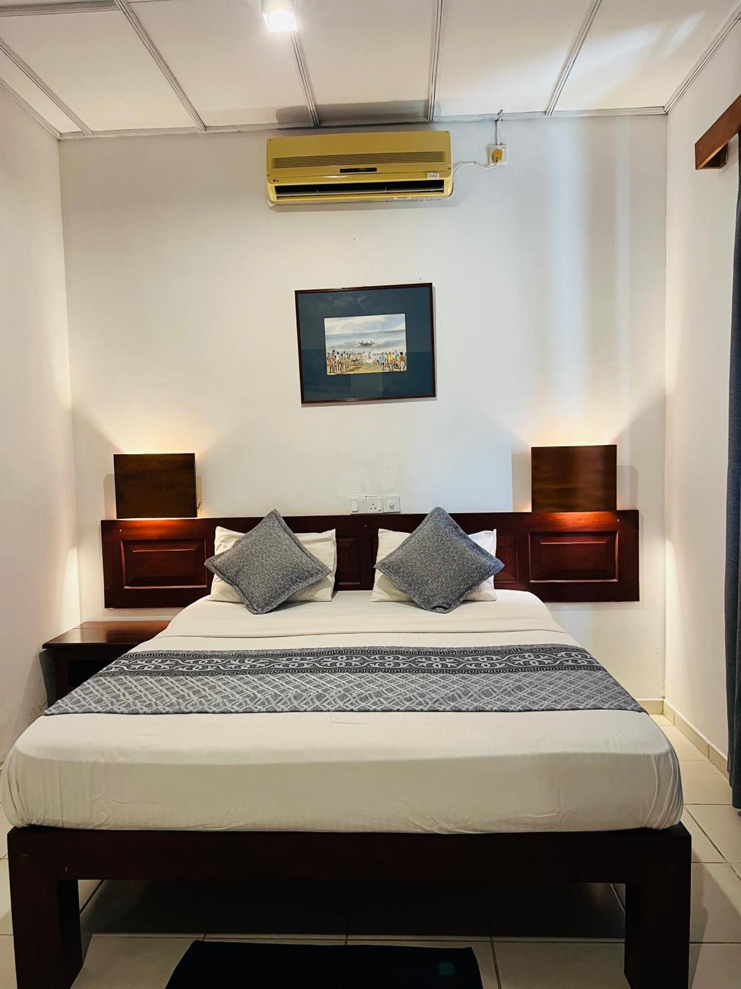 Hotel Sunflower Kataragama Exterior photo