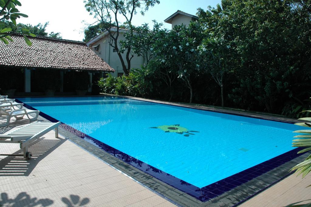 Hotel Sunflower Kataragama Exterior photo