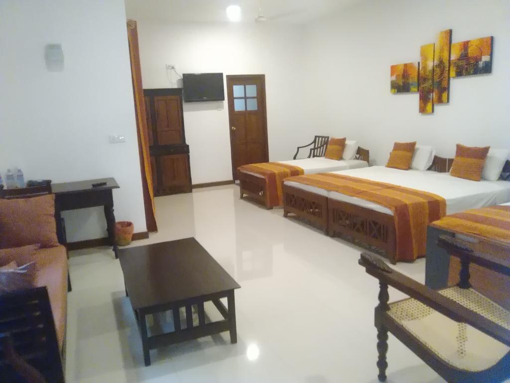 Hotel Sunflower Kataragama Exterior photo