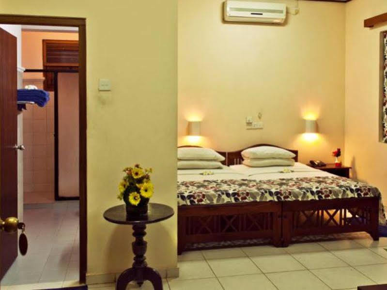 Hotel Sunflower Kataragama Exterior photo